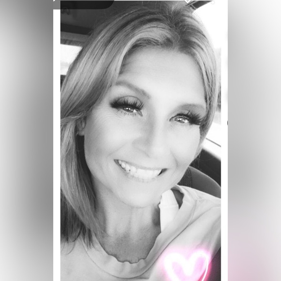 Meet your Posher, Julie - Picture 1 of 1